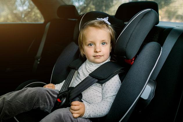 when can you turn car seat forward