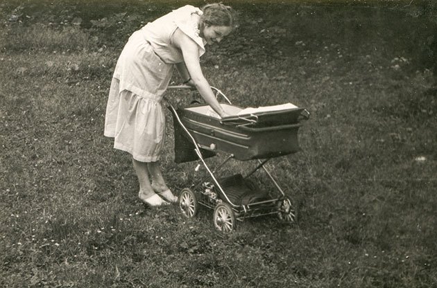 baby stroller pram history